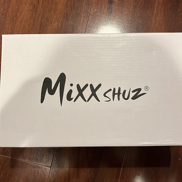 NIB - Mixx Shuz - Fuchsia Ankle Wrap Strap 3" Heel - Womans Size 6 - Picture 3 of 4